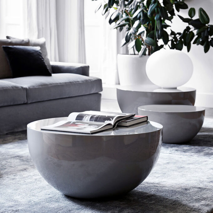 mobili-mobel-meridiani-Bongo-grey round coffee table setting