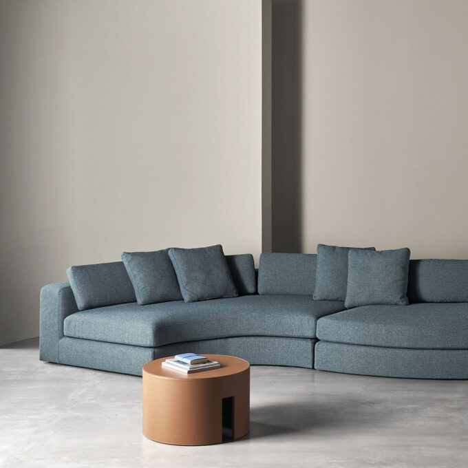 mobili-mobel-meridiani-Harold-curved-sofa-