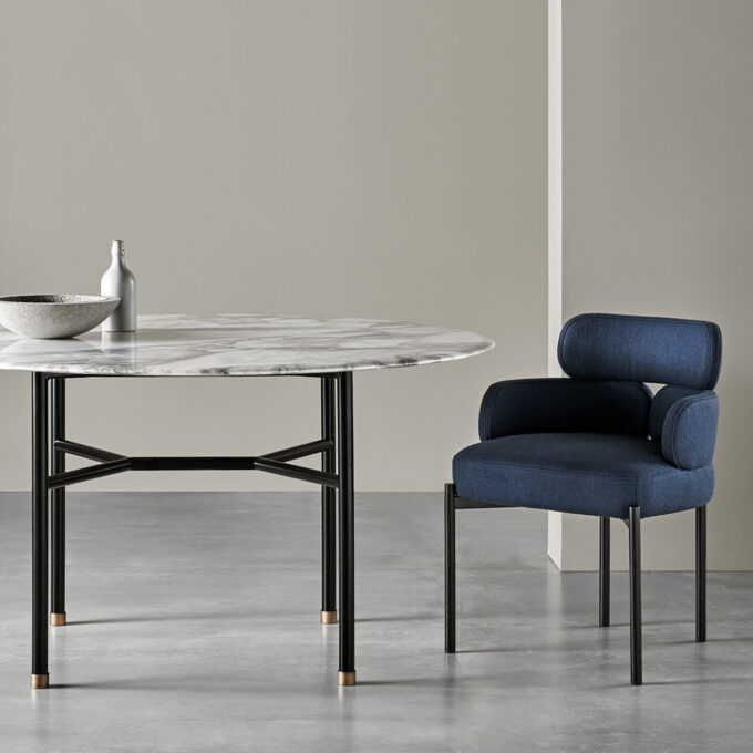 mobili-mobel-meridiani-Hubert-dining-round marble table-Sylvie-chair