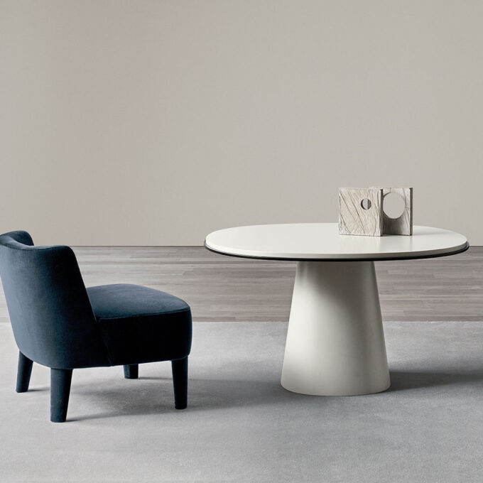 mobili-mobel-meridiani-Owen-lounge-table-isabelle armchair