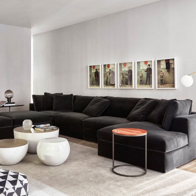 mobili-mobel-meridiani-Louis-black sofa sectional setting bongo tables