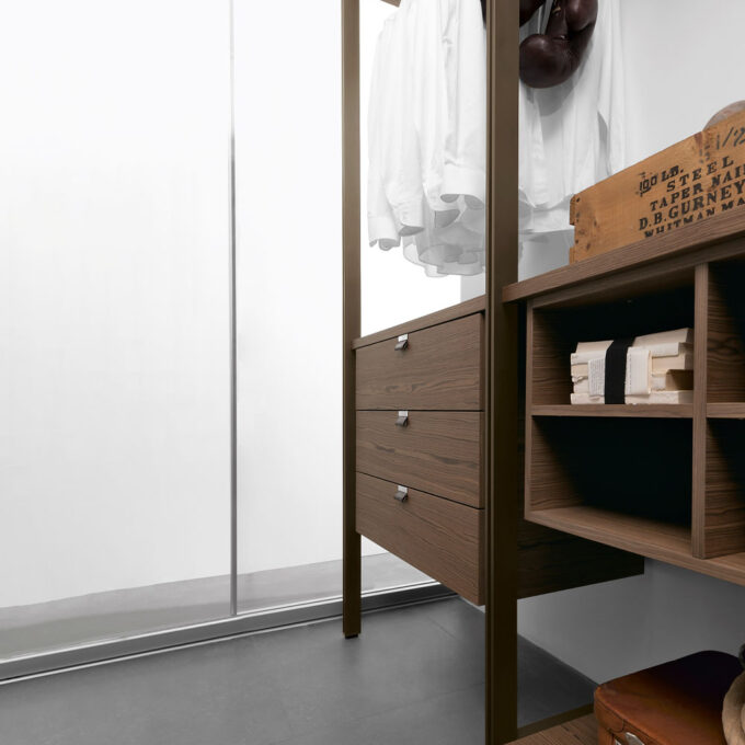 Solo Walk-In Closet - Image 9