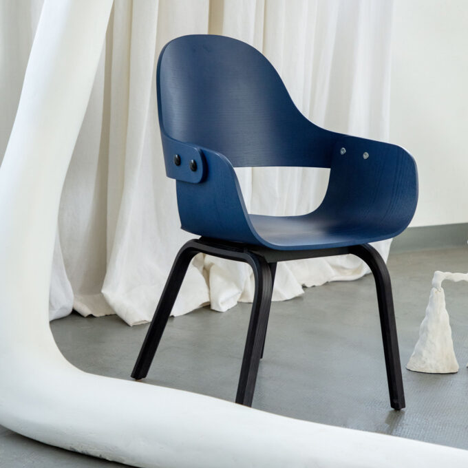 Showtime Nude Chair with Wood Legs
